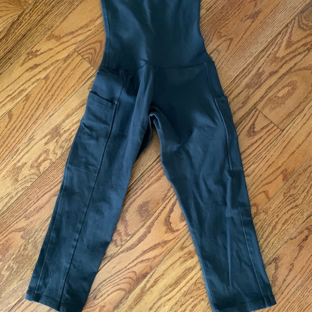 BaoBei sculpt and recover crop pants with pockets.